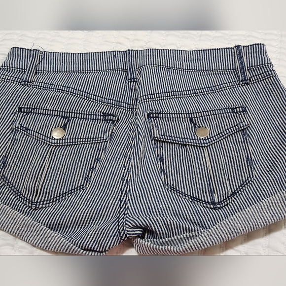 Forever 21 Stripe Denim Shorts Size 26 - Picture 4 of 13